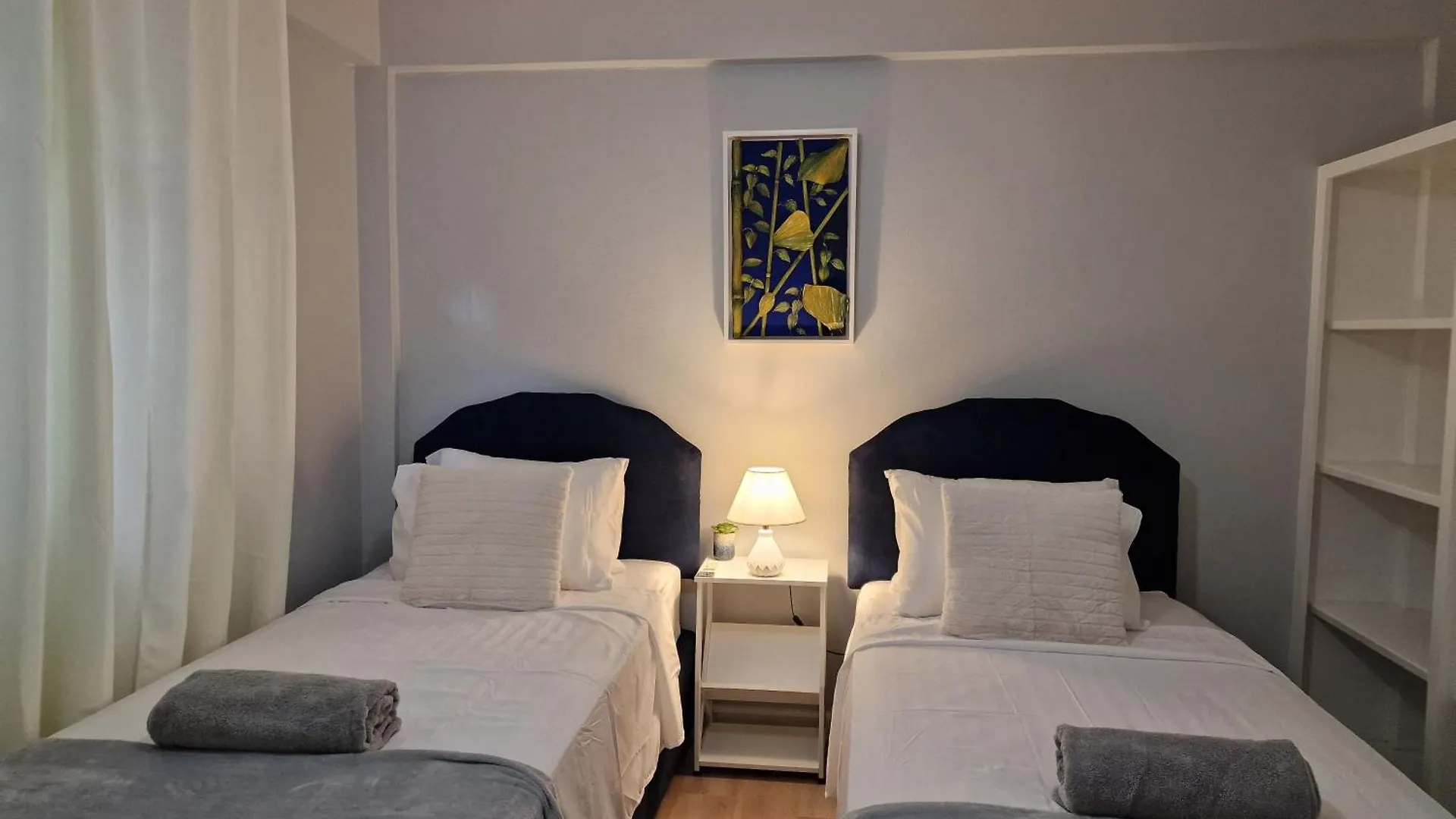 2 Bed, Parking, Gated, Modern Apartment Saint Augustine 0*,  Trinidad And Tobago